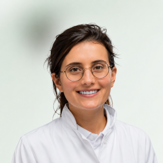 Porträt von Jessica Almeida, Fachärztin für Plastische und Ästhetische Chirurgie